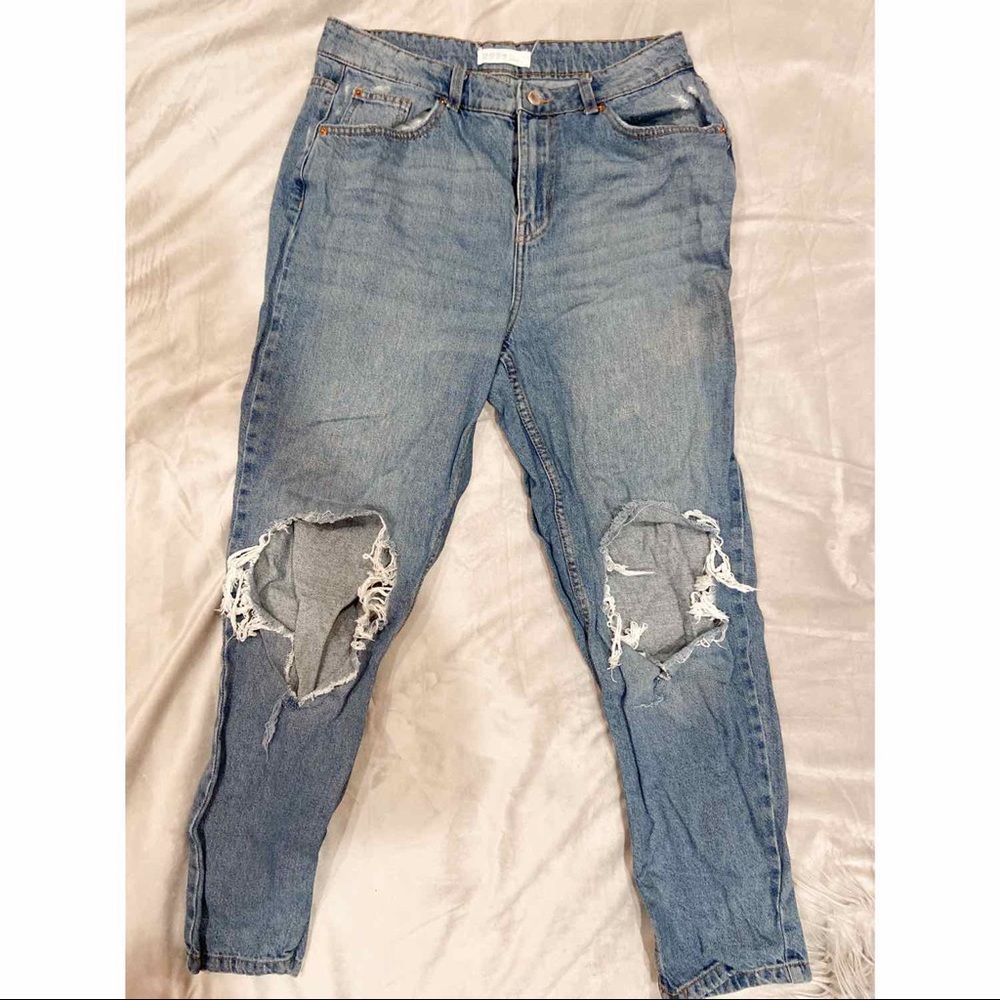 High waisted Boyfriend fit ripped jeans